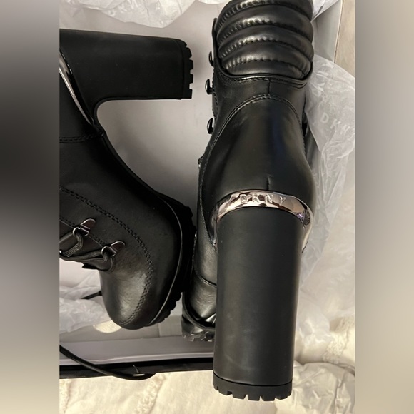 NEW BLACK DKNY Lace Up Ankle Bootie  SZ:10 (41).  Smooth Calf black leather. - Picture 7 of 7